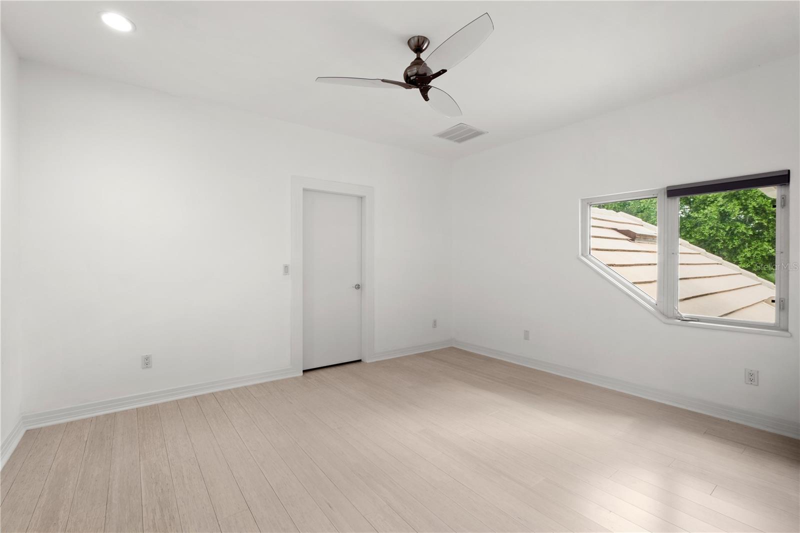 O6315245 Property Photo