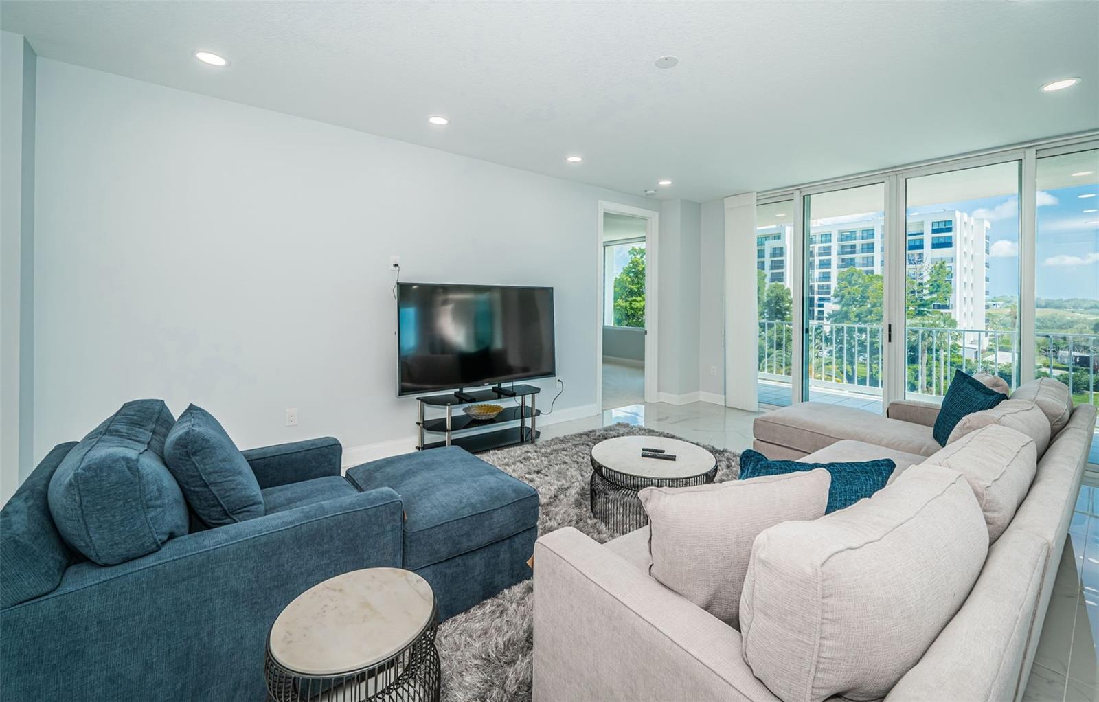 1 SEASIDE LN #302, BELLEAIR, FL, 33756