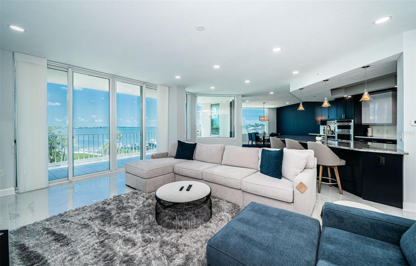 1 SEASIDE LN #302, BELLEAIR, FL, 33756