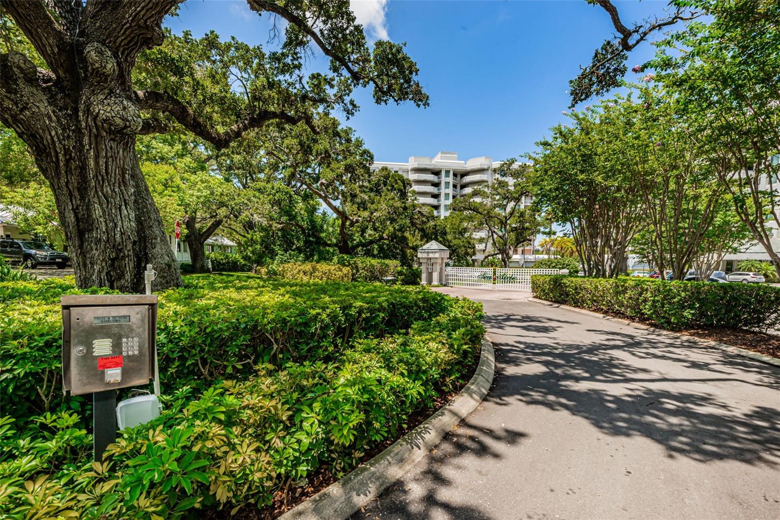 1 SEASIDE LN #302, BELLEAIR, FL, 33756