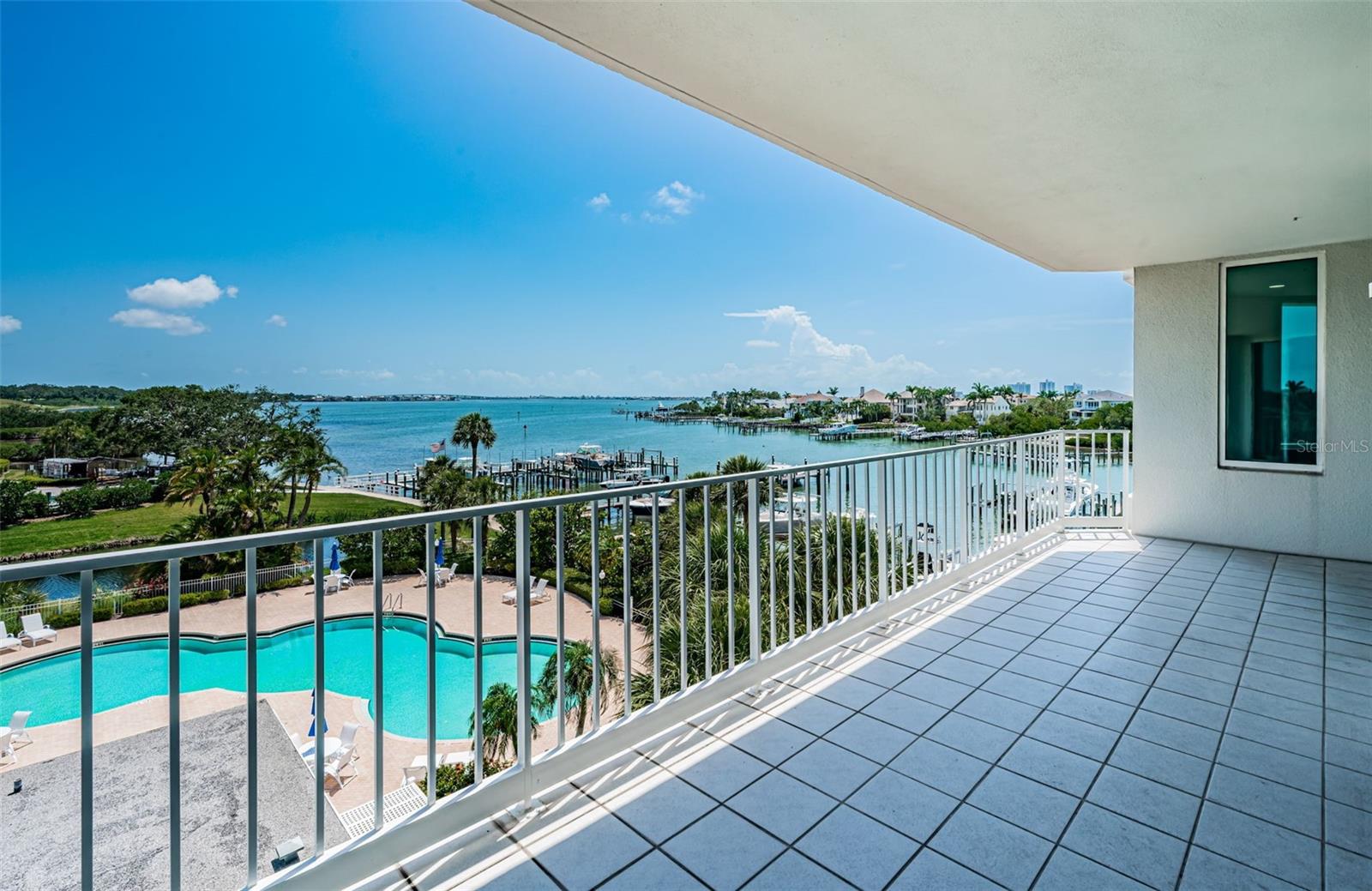 1 SEASIDE LN #302, BELLEAIR, FL, 33756