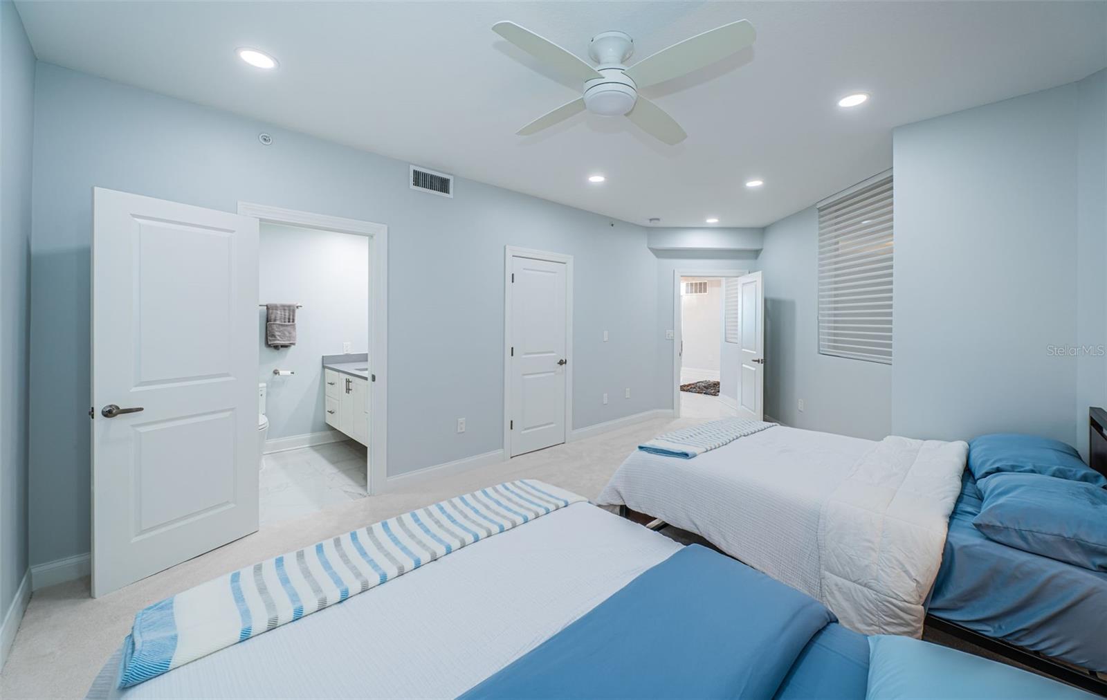 1 SEASIDE LN #302, BELLEAIR, FL, 33756