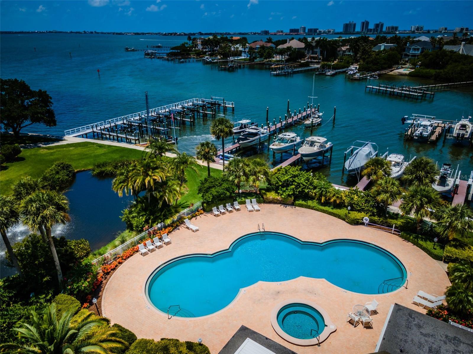 1 SEASIDE LN #302, BELLEAIR, FL, 33756