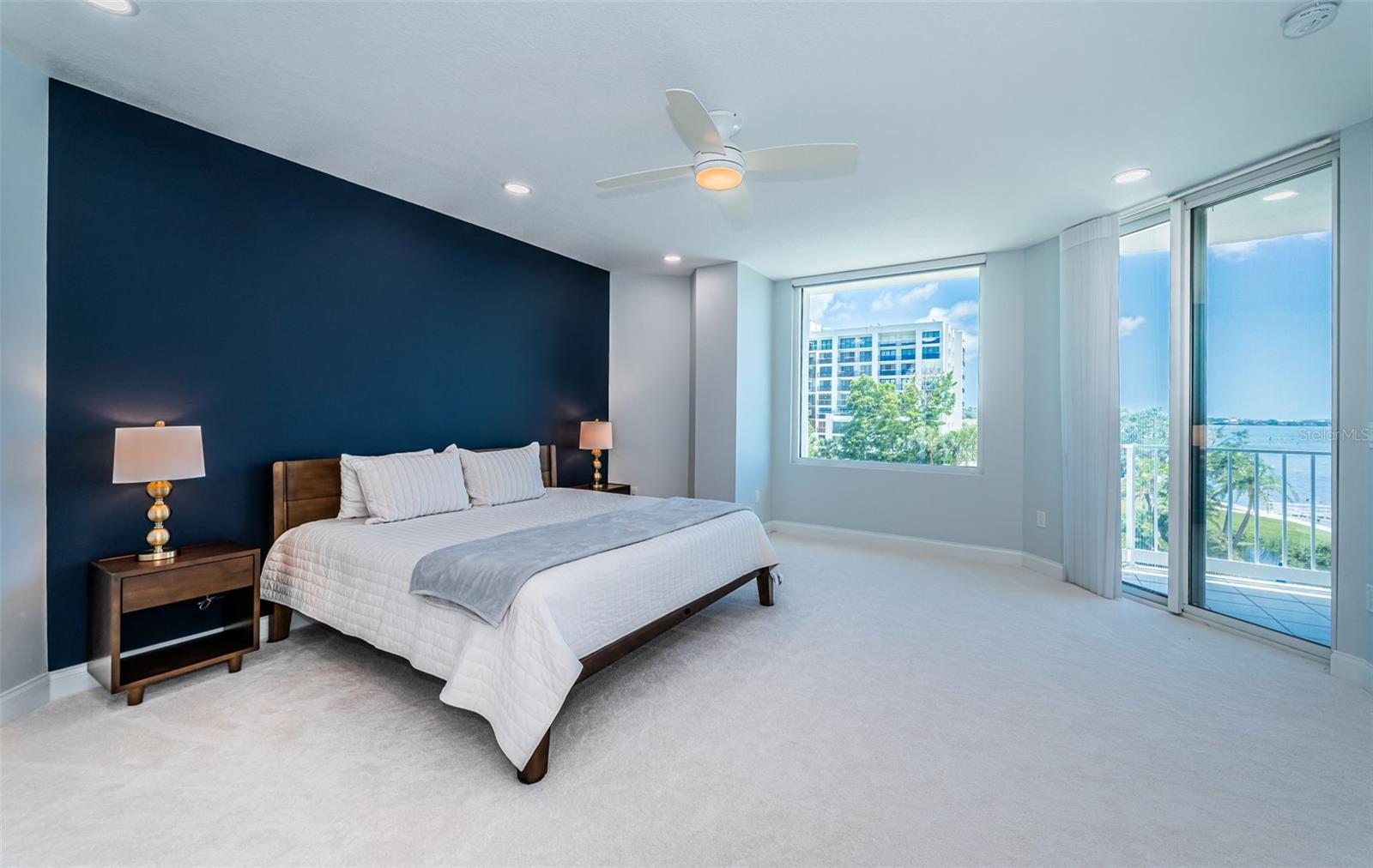 1 SEASIDE LN #302, BELLEAIR, FL, 33756