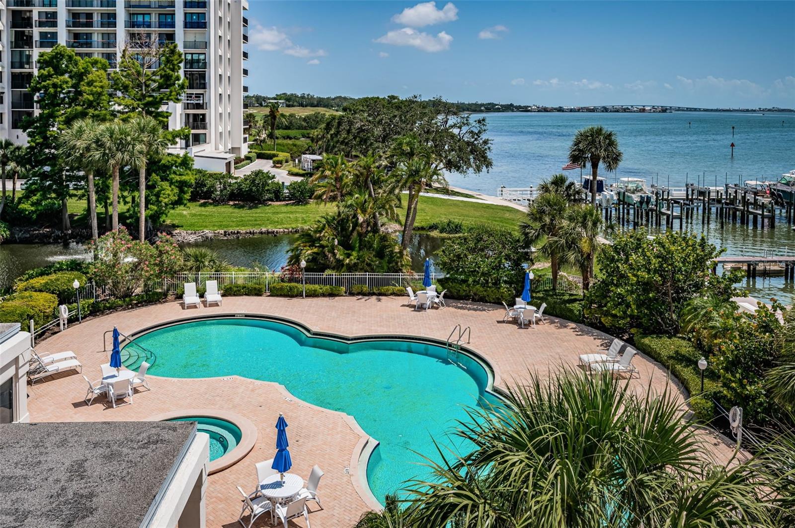 1 SEASIDE LN #302, BELLEAIR, FL, 33756