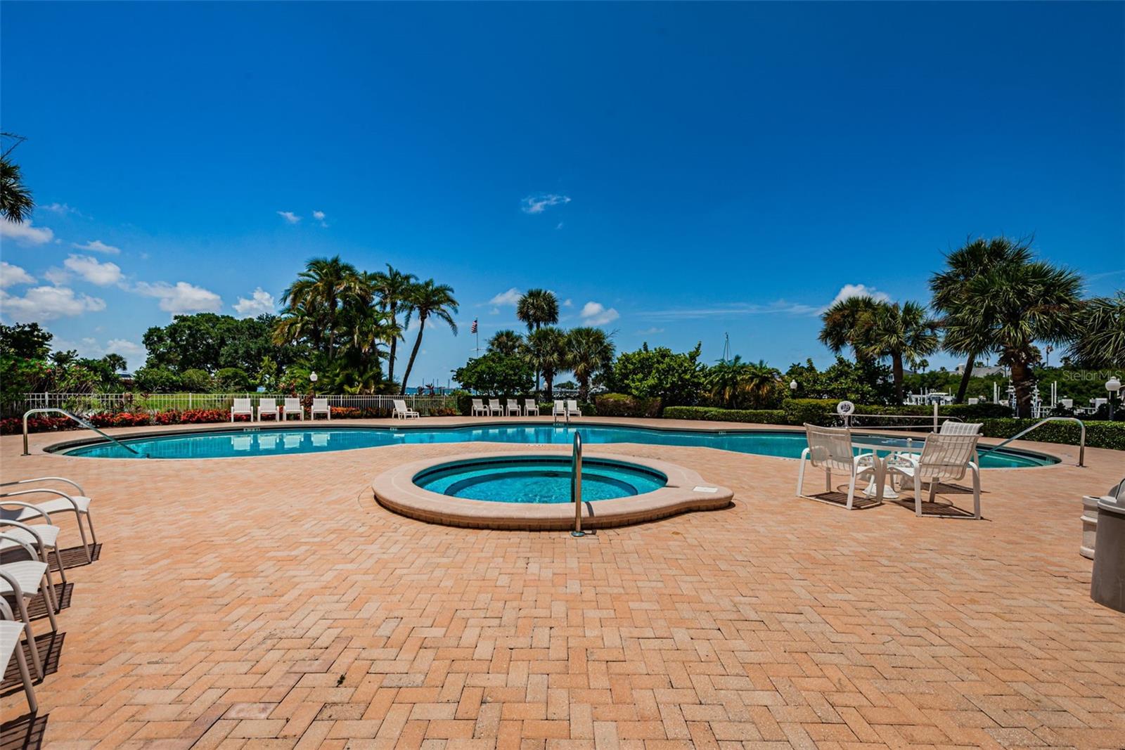 1 SEASIDE LN #302, BELLEAIR, FL, 33756