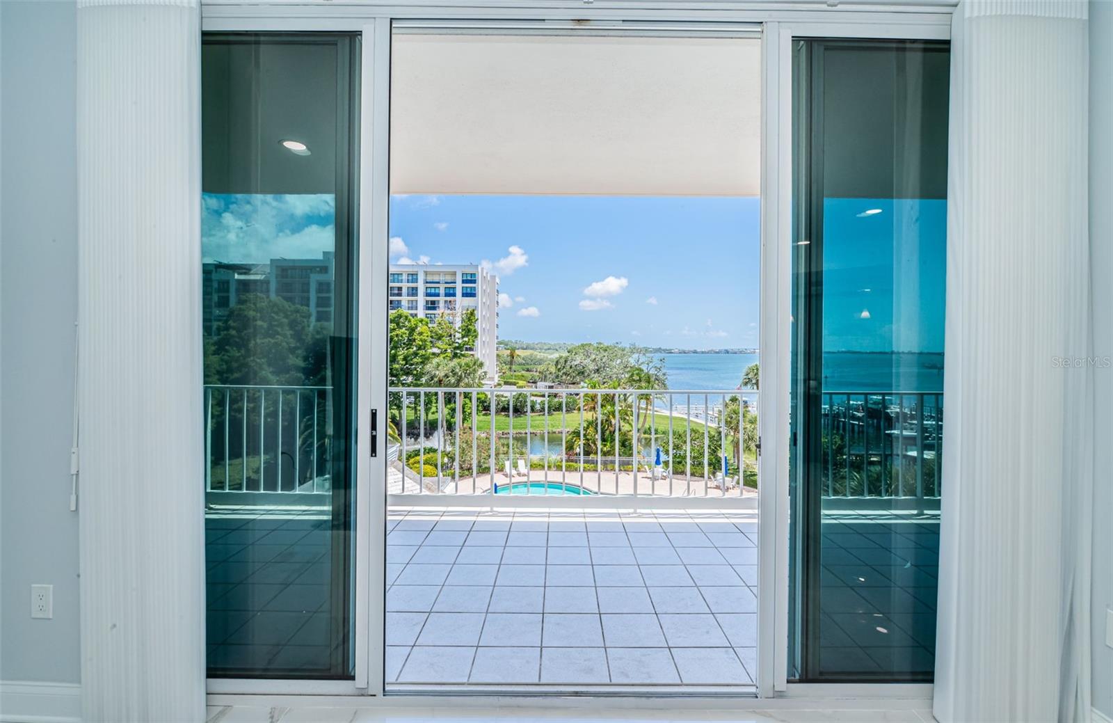 1 SEASIDE LN #302, BELLEAIR, FL, 33756