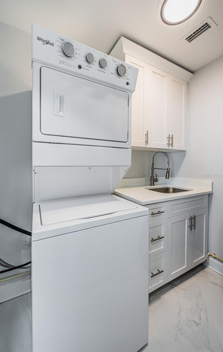 1 SEASIDE LN #302, BELLEAIR, FL, 33756