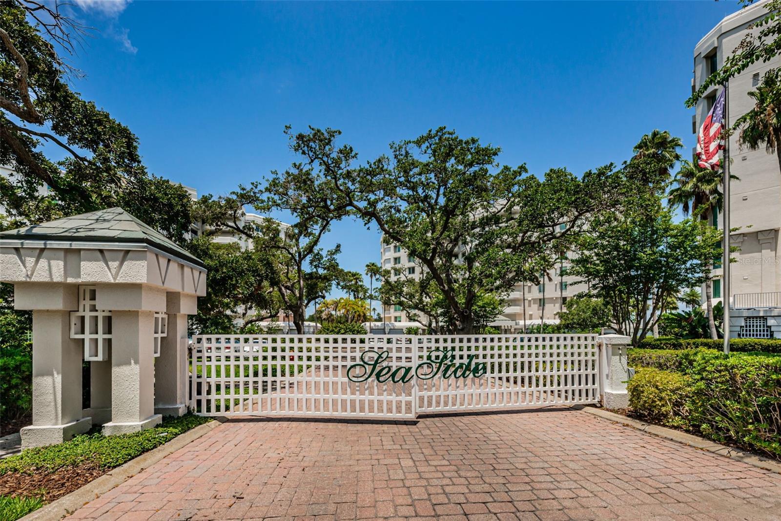 1 SEASIDE LN #302, BELLEAIR, FL, 33756