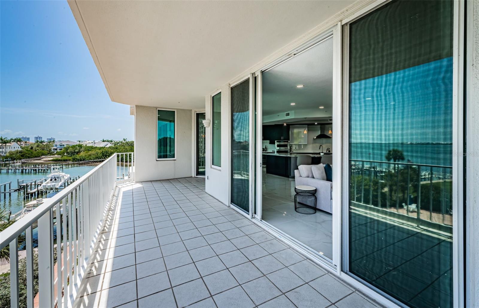 1 SEASIDE LN #302, BELLEAIR, FL, 33756