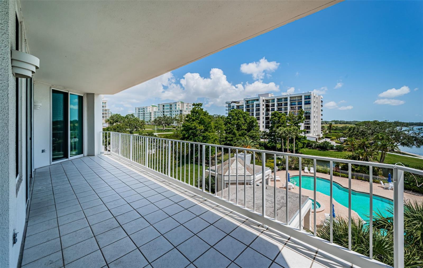 1 SEASIDE LN #302, BELLEAIR, FL, 33756