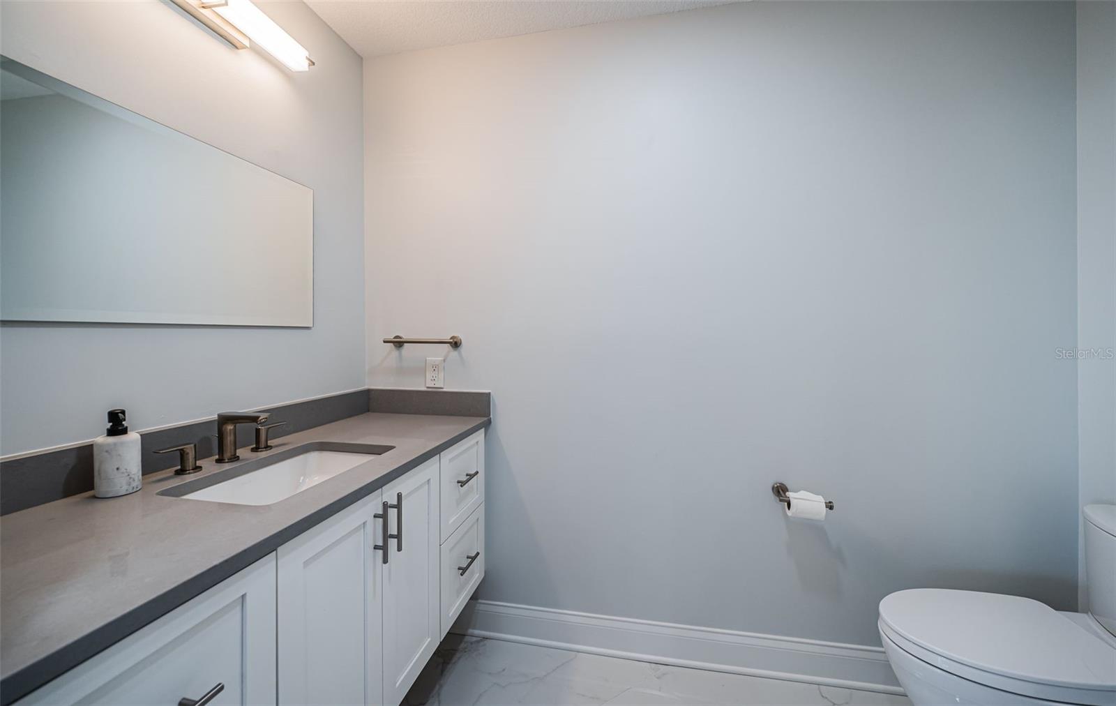 1 SEASIDE LN #302, BELLEAIR, FL, 33756