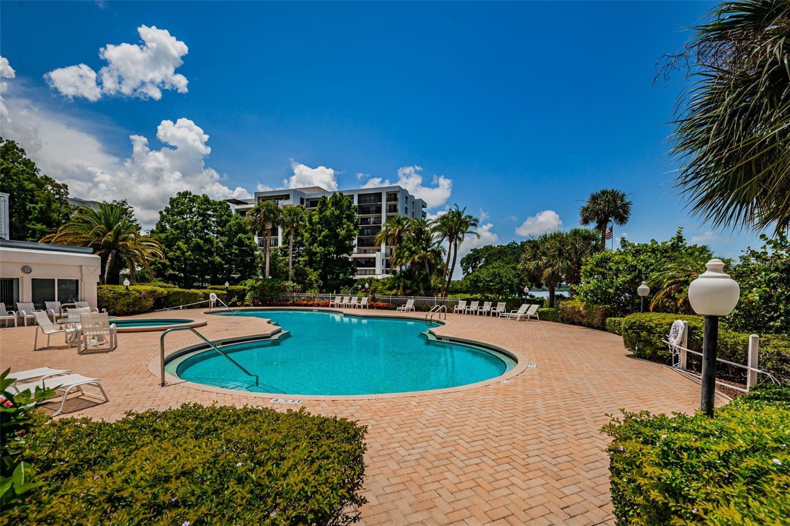 1 SEASIDE LN #302, BELLEAIR, FL, 33756