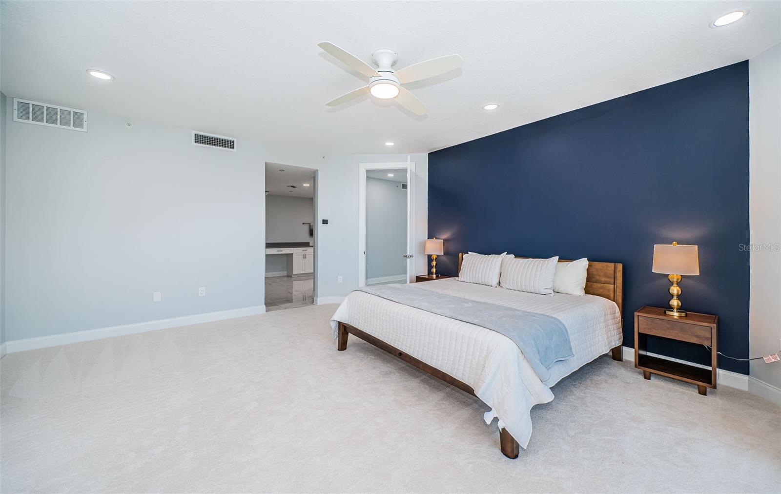 1 SEASIDE LN #302, BELLEAIR, FL, 33756