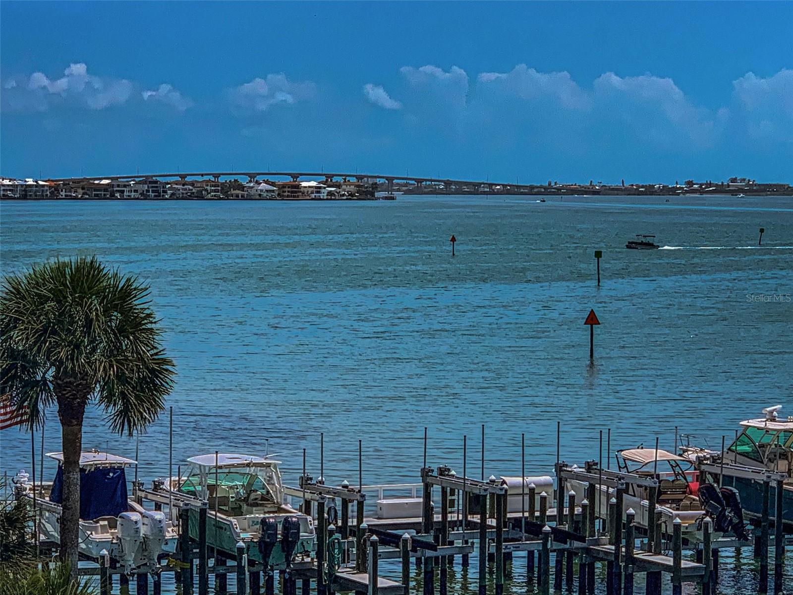 1 SEASIDE LN #302, BELLEAIR, FL, 33756