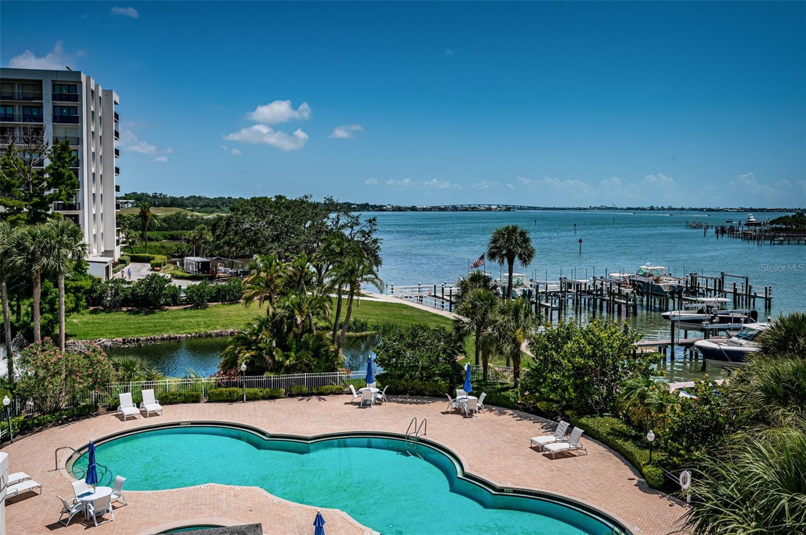 1 SEASIDE LN #302, BELLEAIR, FL, 33756