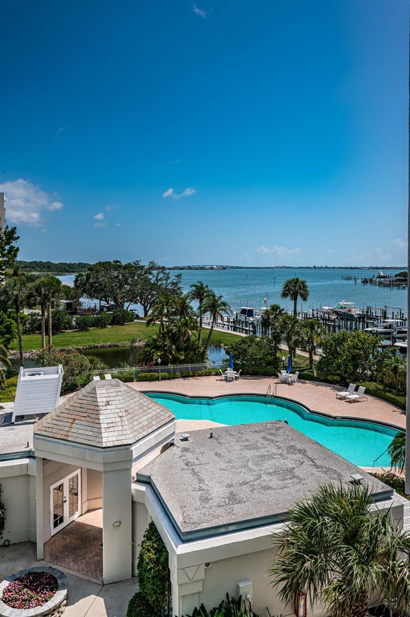 1 SEASIDE LN #302, BELLEAIR, FL, 33756