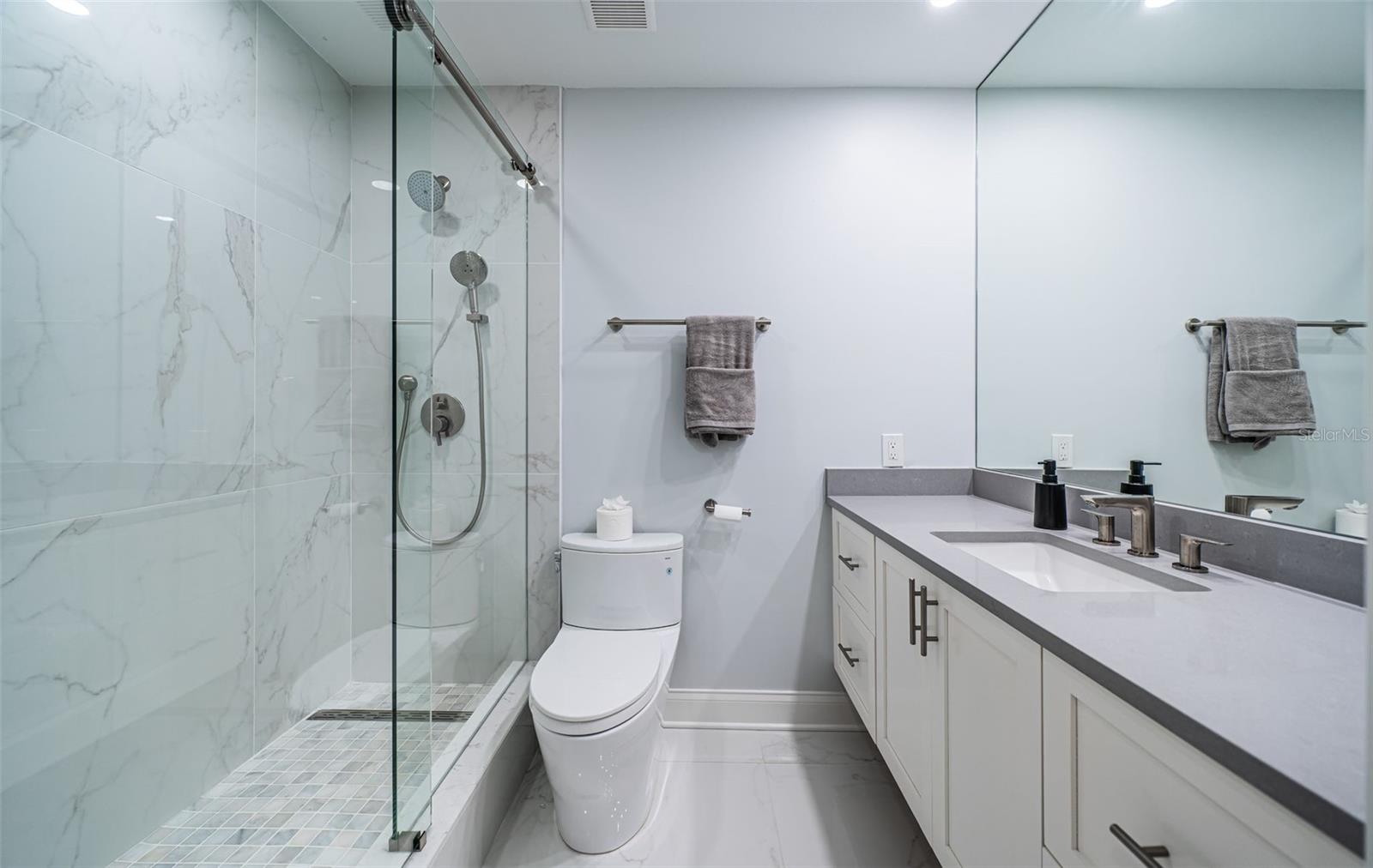 1 SEASIDE LN #302, BELLEAIR, FL, 33756