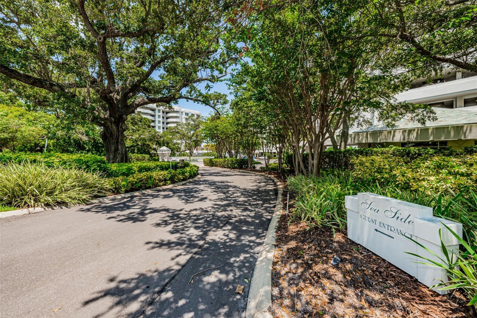 1 SEASIDE LN #302, BELLEAIR, FL, 33756