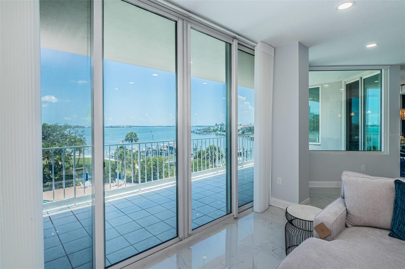 1 SEASIDE LN #302, BELLEAIR, FL, 33756