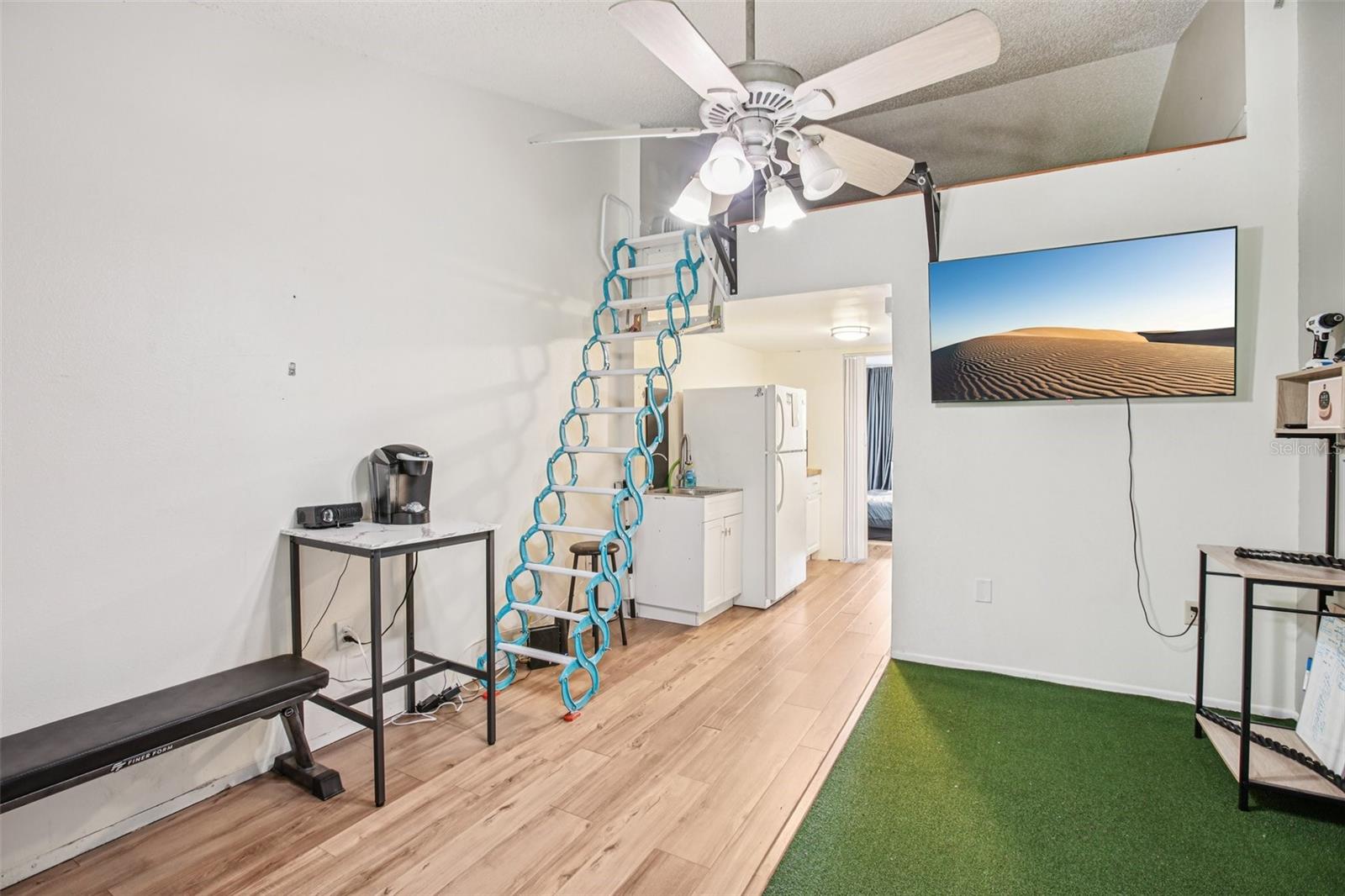 TB8393455 Property Photo