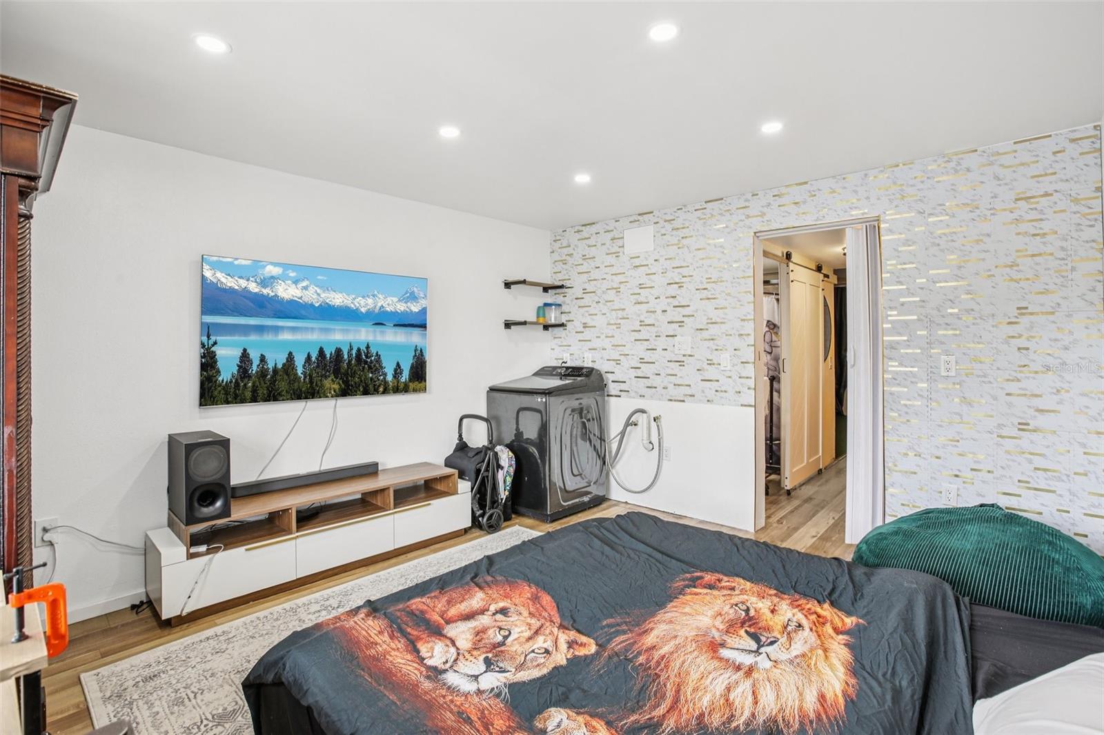 TB8393455 Property Photo