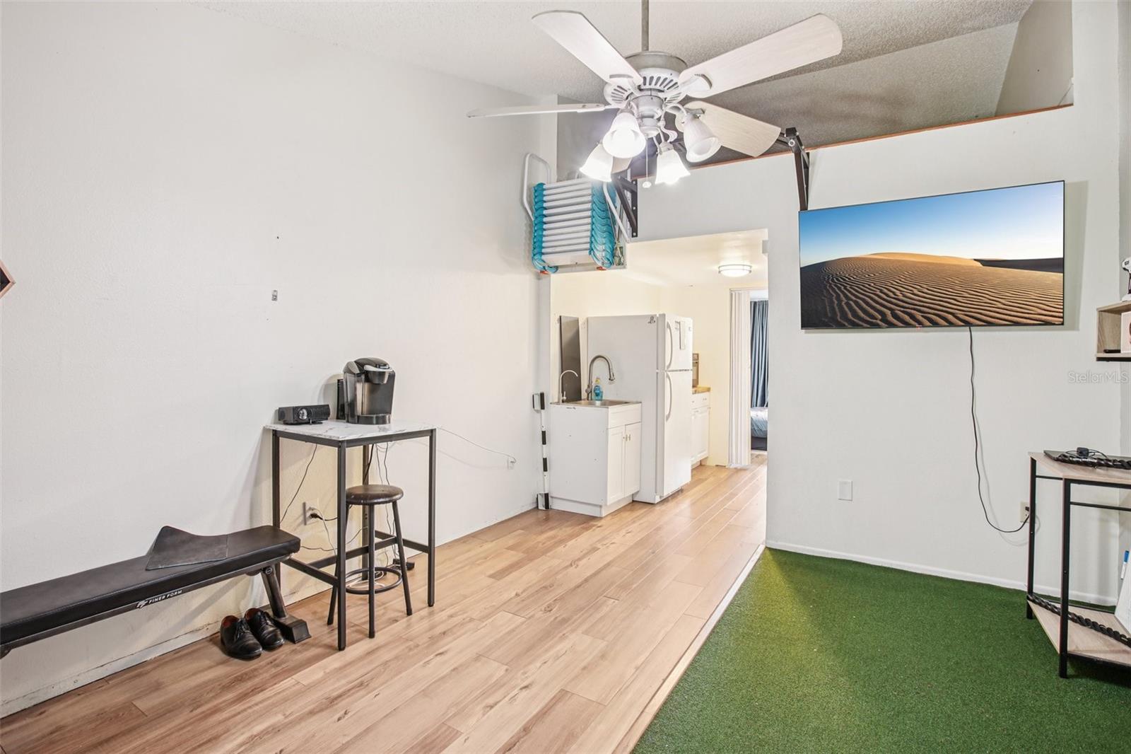 TB8393455 Property Photo