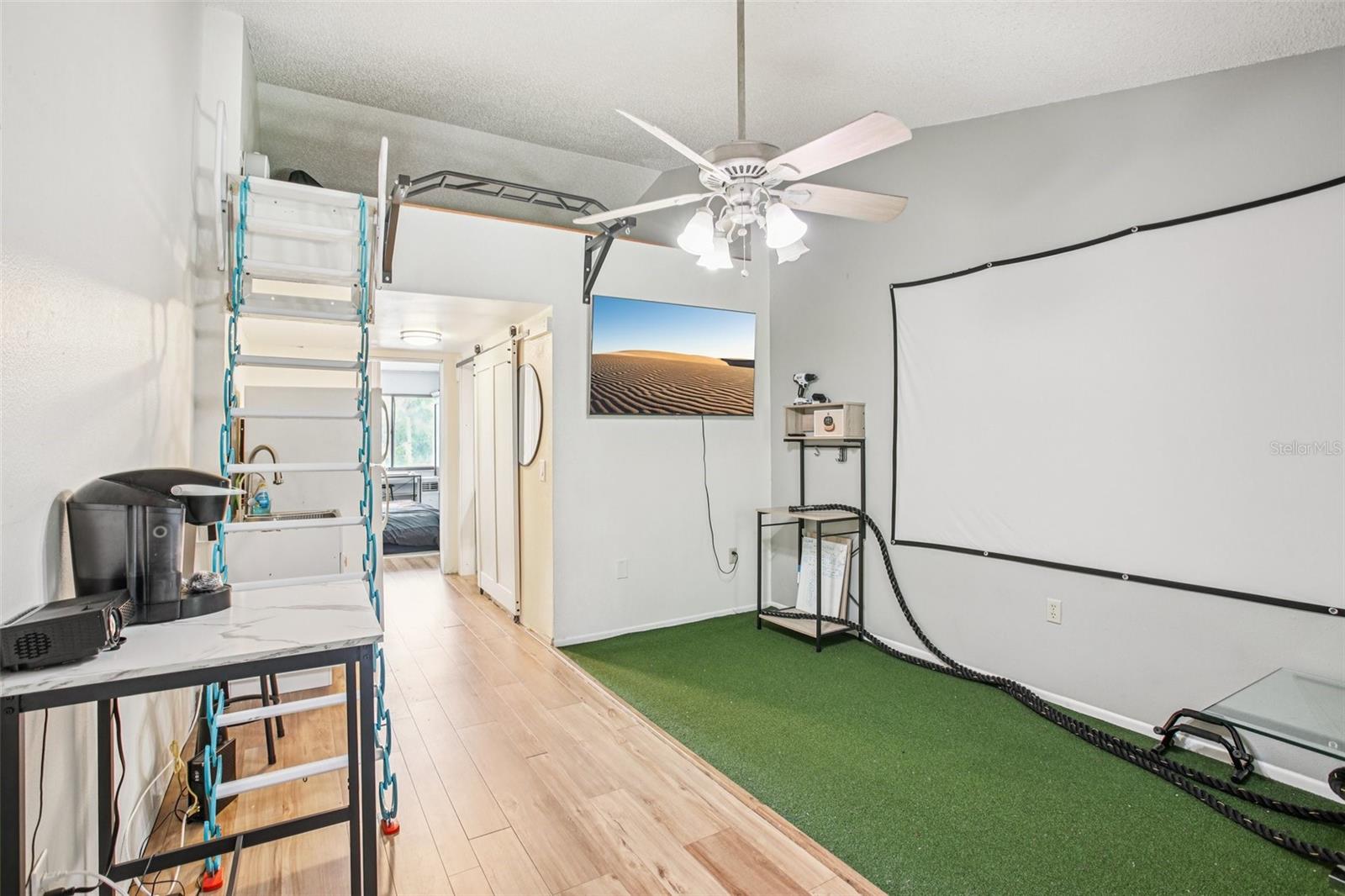 TB8393455 Property Photo