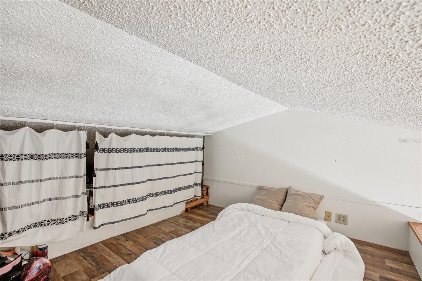 TB8393455 Property Photo