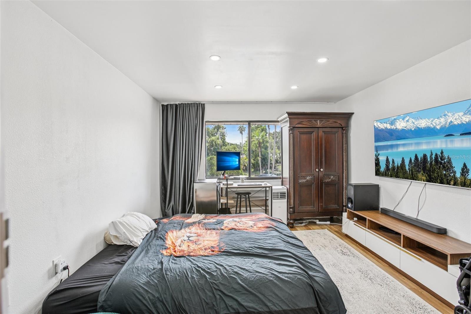 TB8393455 Property Photo