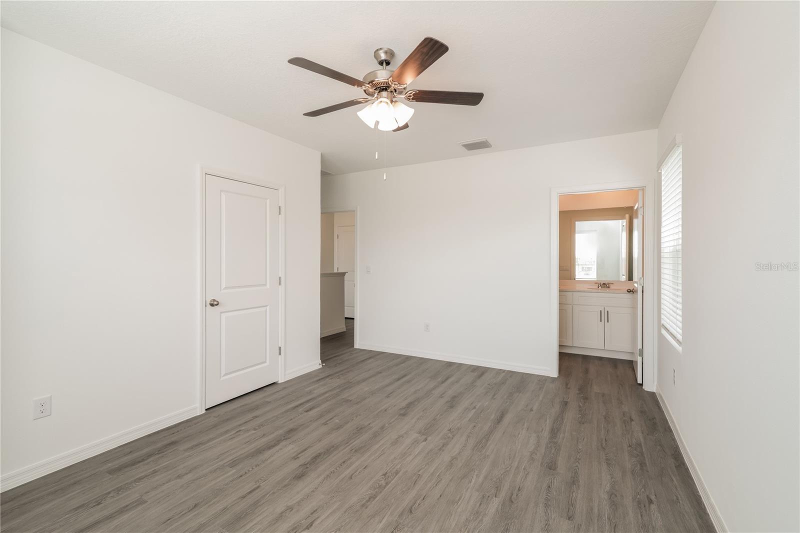 8498 LOFTY TIMBER WAY, WESLEY CHAPEL, FL, 33545