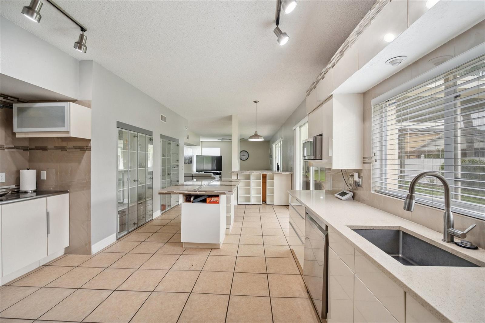 27133 SEA BREEZE WAY, WESLEY CHAPEL, FL, 33544