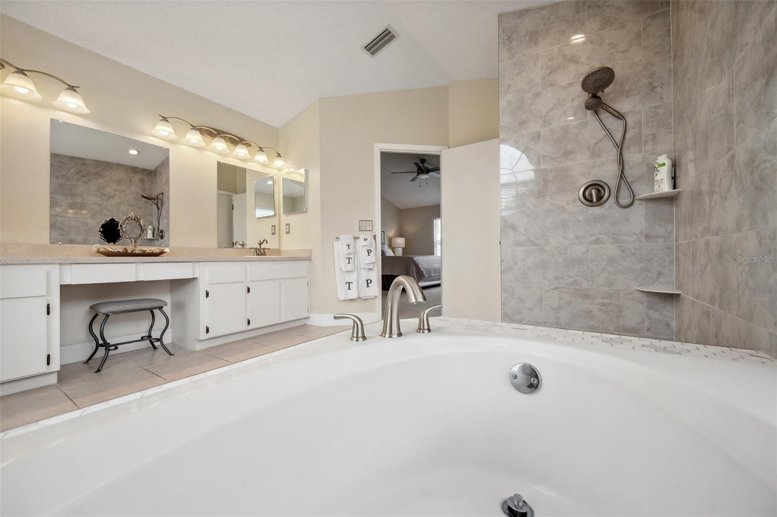 27133 SEA BREEZE WAY, WESLEY CHAPEL, FL, 33544