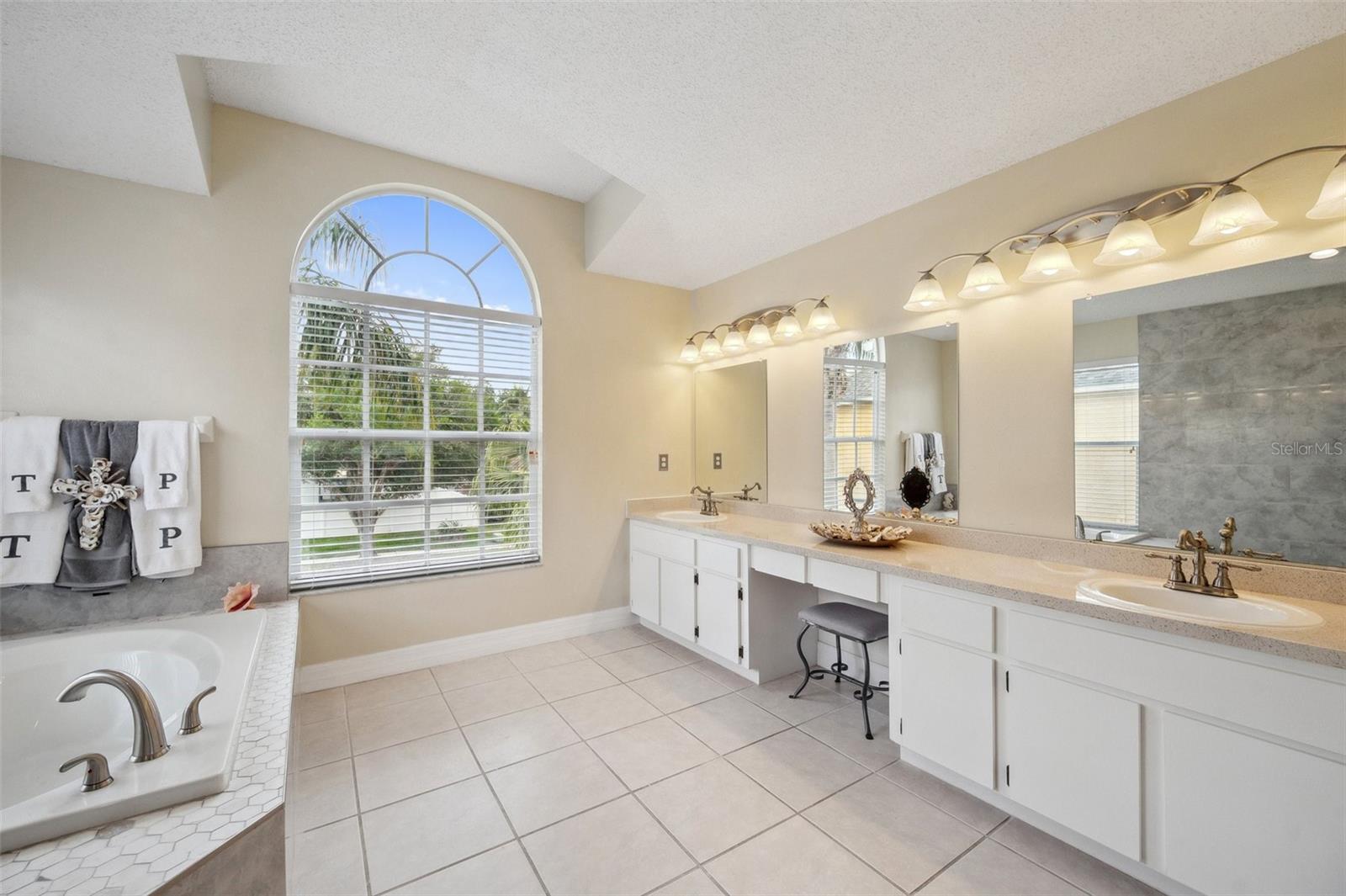 27133 SEA BREEZE WAY, WESLEY CHAPEL, FL, 33544