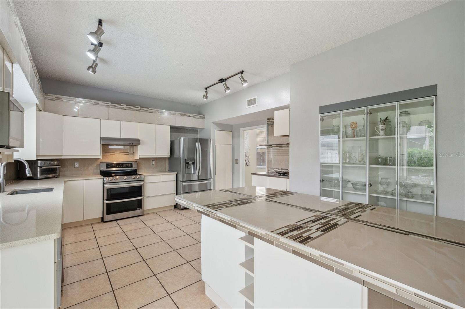 27133 SEA BREEZE WAY, WESLEY CHAPEL, FL, 33544