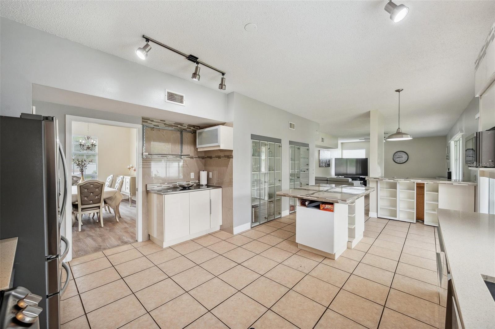 27133 SEA BREEZE WAY, WESLEY CHAPEL, FL, 33544