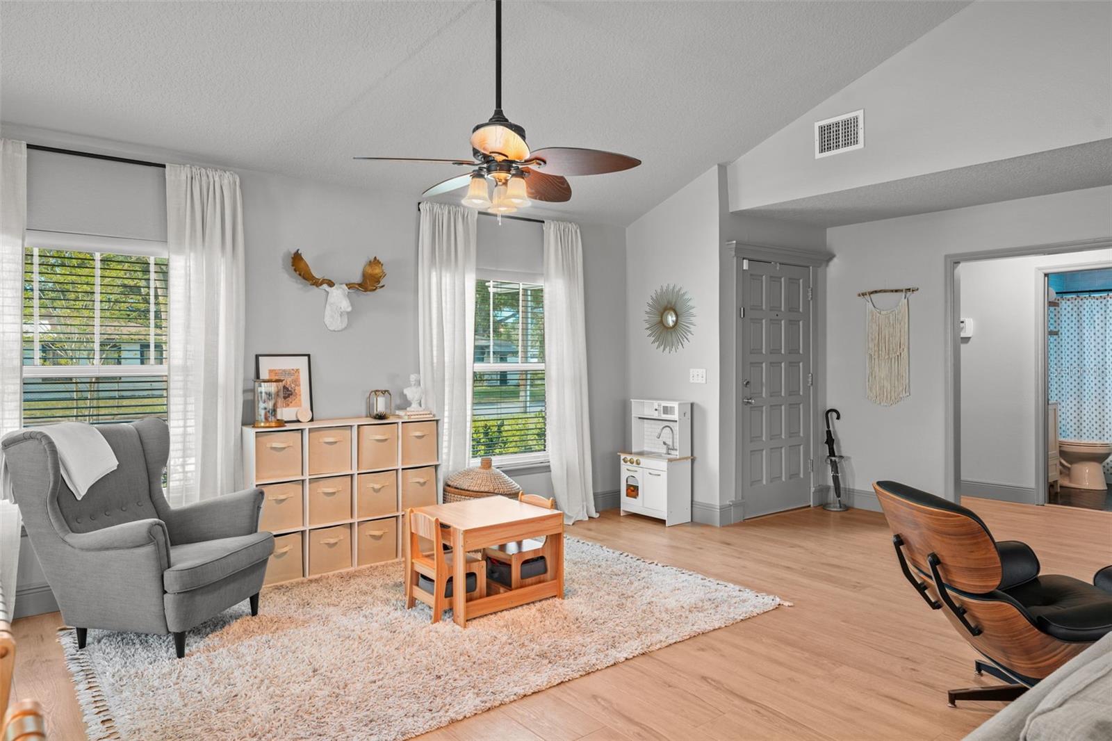 3315 W HAWTHORNE RD, TAMPA, FL, 33611