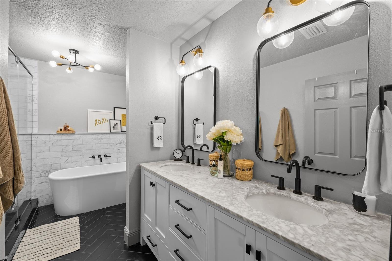 3315 W HAWTHORNE RD, TAMPA, FL, 33611