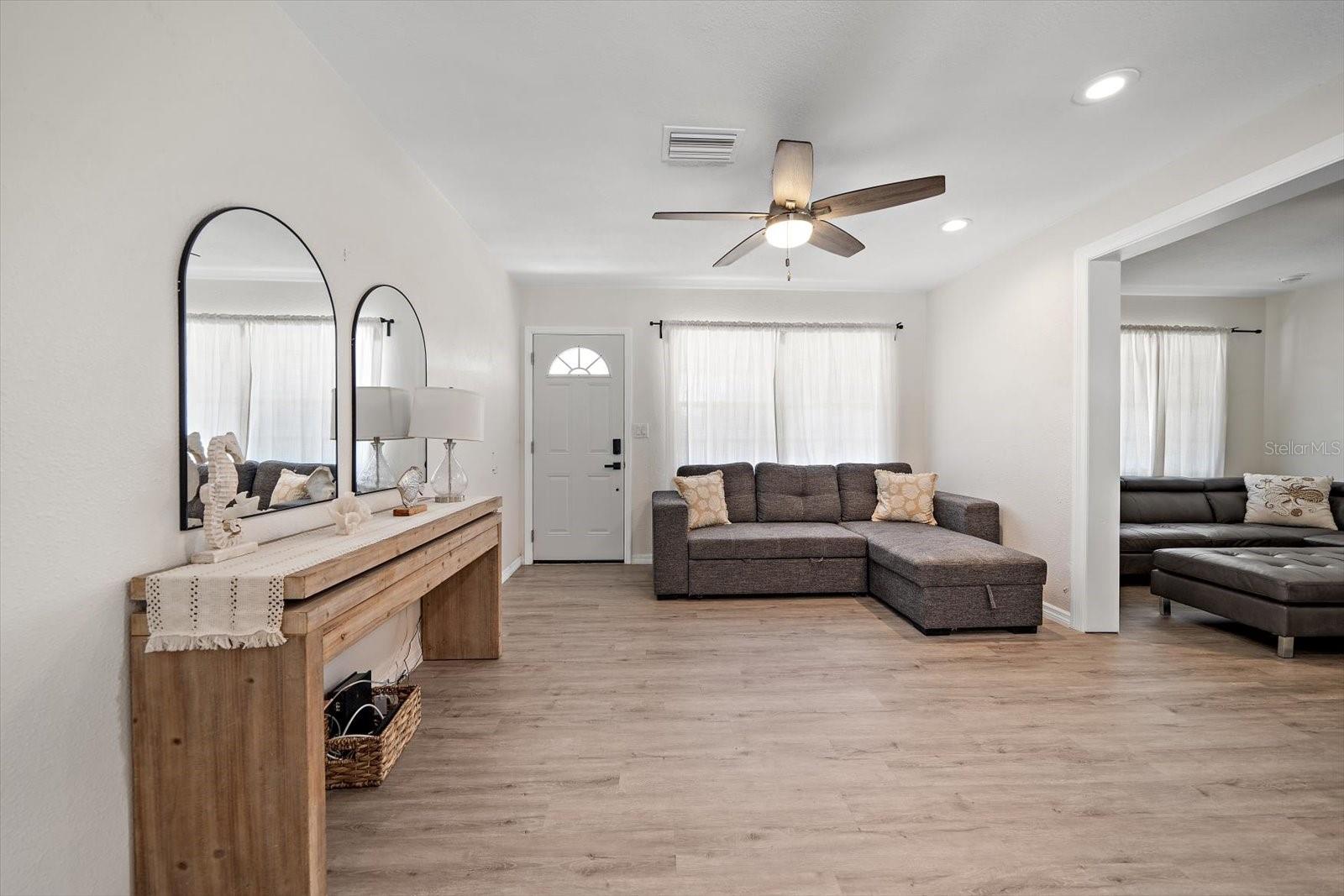 608 BAY ESPLANADE, CLEARWATER BEACH, FL, 33767