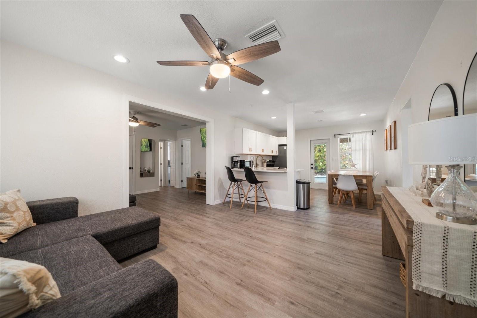 608 BAY ESPLANADE, CLEARWATER BEACH, FL, 33767