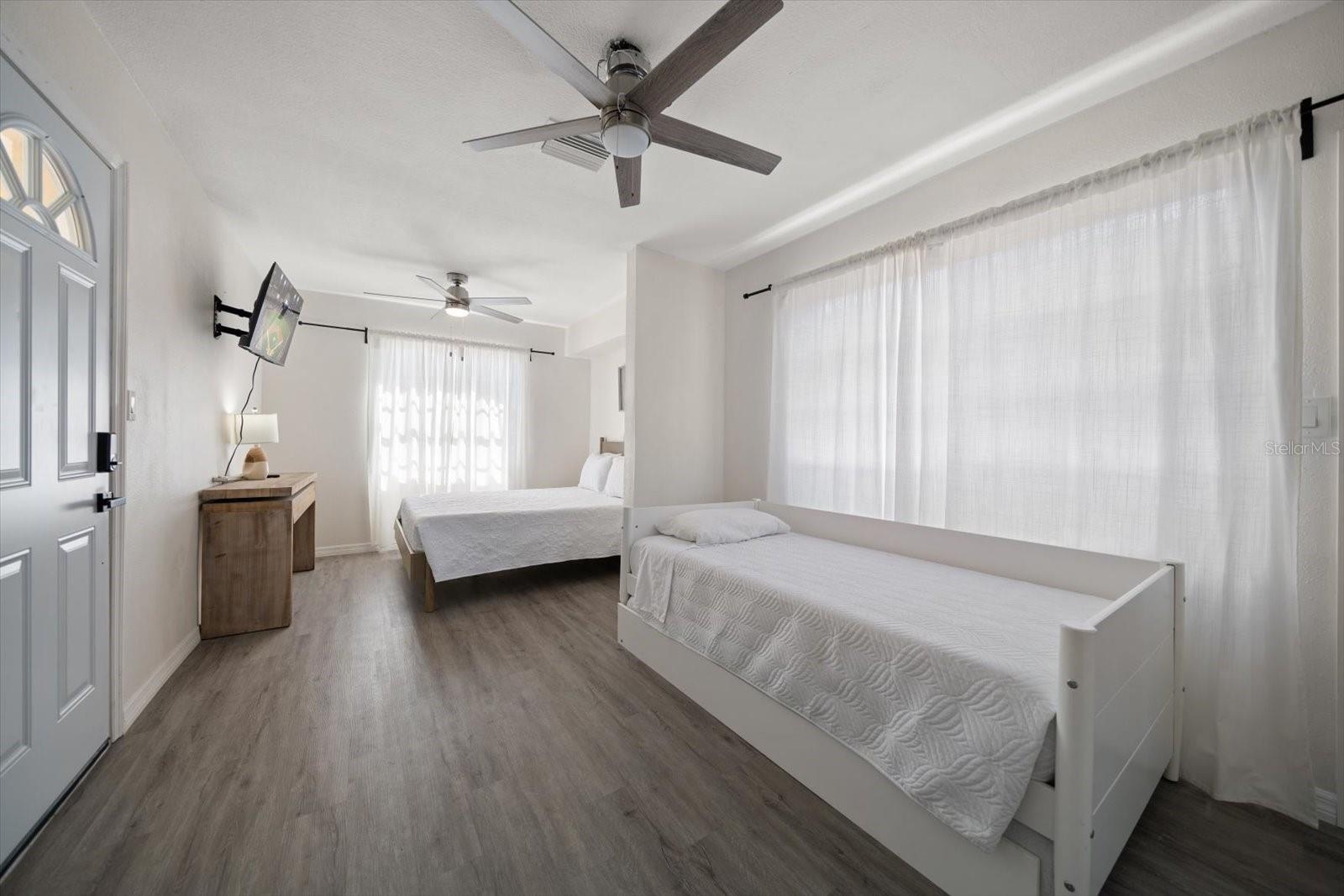 608 BAY ESPLANADE, CLEARWATER BEACH, FL, 33767