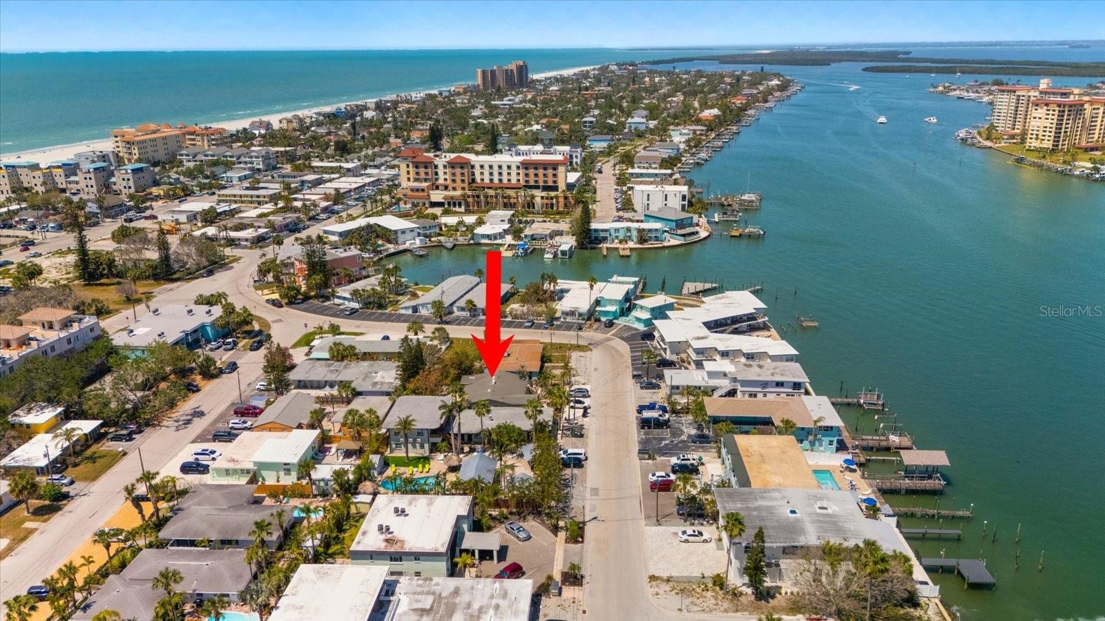 608 BAY ESPLANADE, CLEARWATER BEACH, FL, 33767
