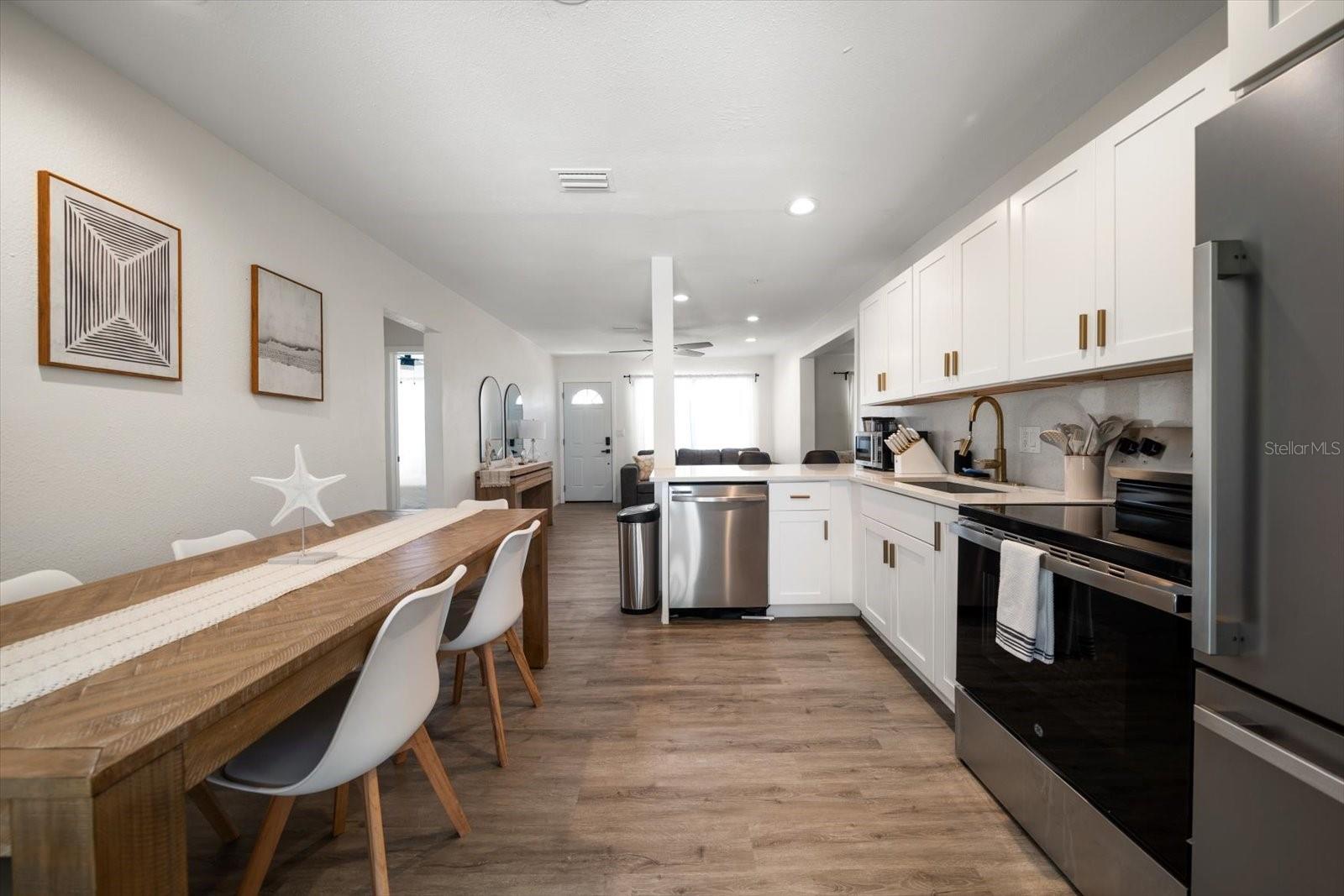 608 BAY ESPLANADE, CLEARWATER BEACH, FL, 33767