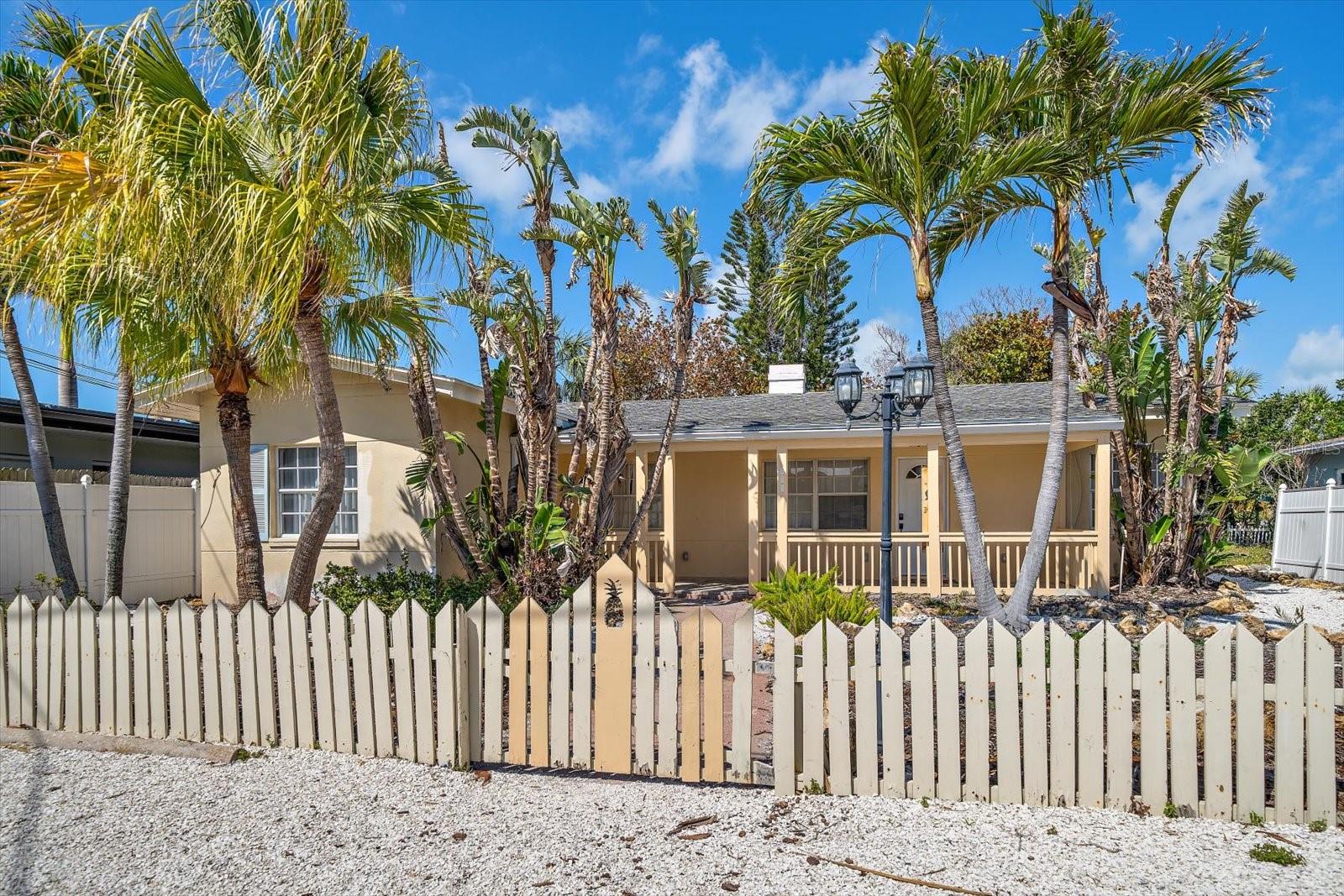 608 BAY ESPLANADE, CLEARWATER BEACH, FL, 33767