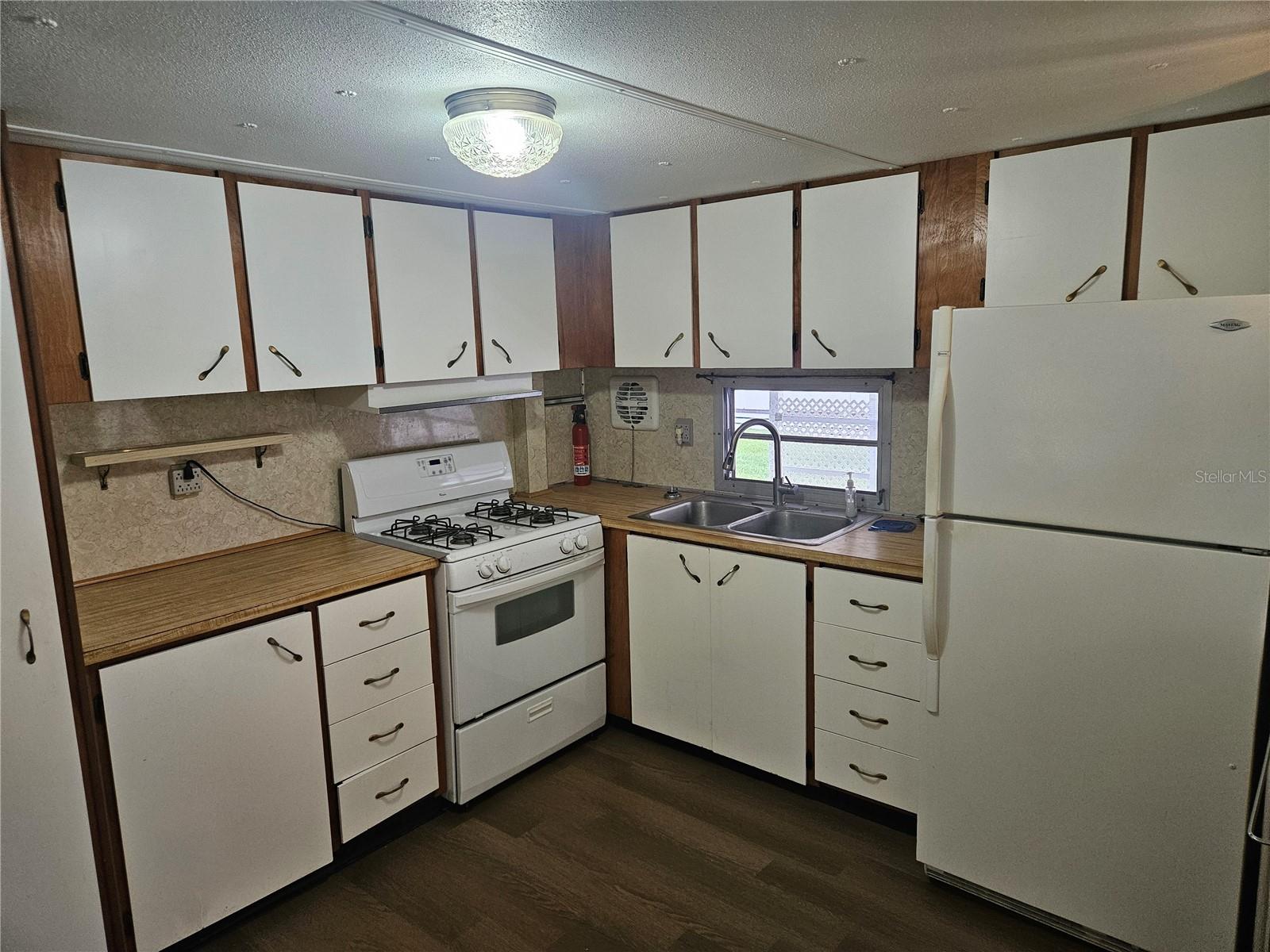 37748 EASY AVE, ZEPHYRHILLS, FL, 33542