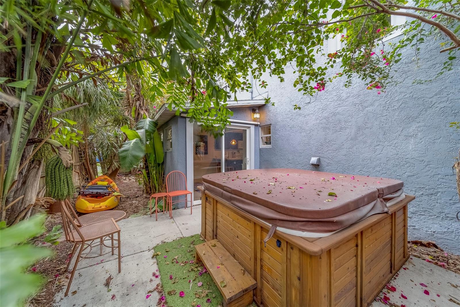 2412 BURLINGTON AVE N, ST PETERSBURG, FL, 33713