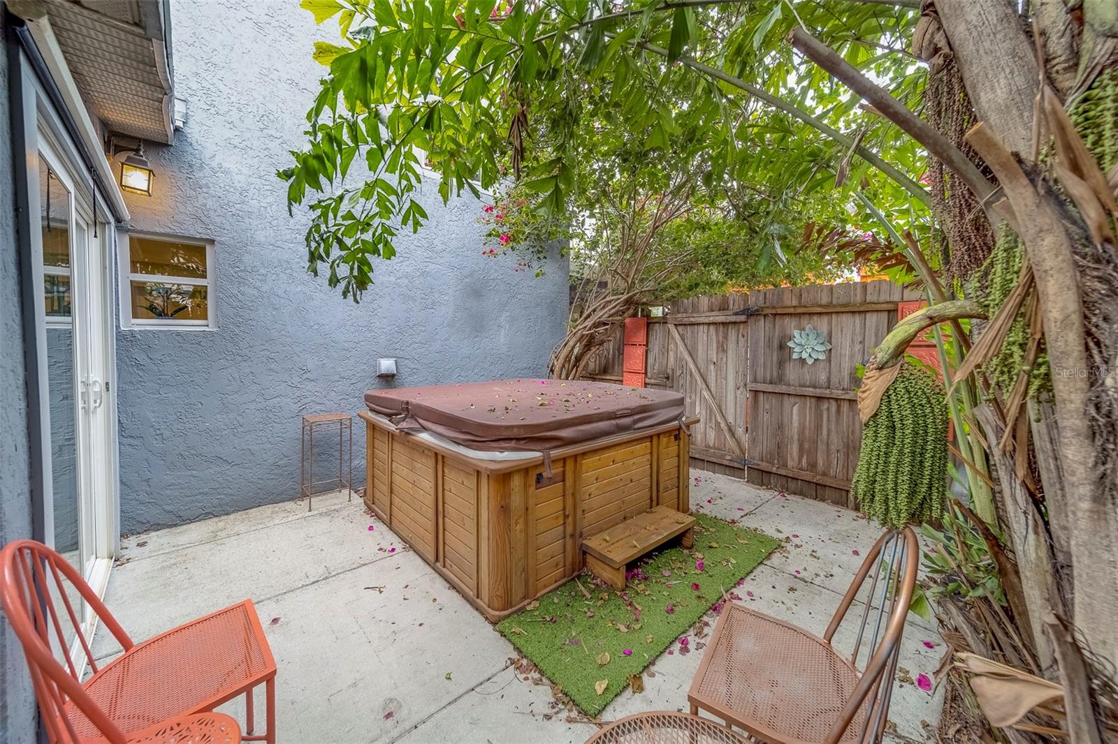 2412 BURLINGTON AVE N, ST PETERSBURG, FL, 33713