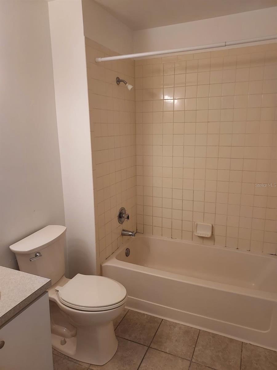 4111 ASHFORD GREEN PL #B203, TAMPA, FL, 33613