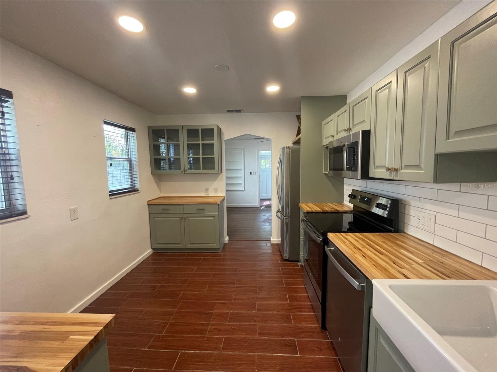 4221 BURLINGTON AVE N, ST PETERSBURG, FL, 33713