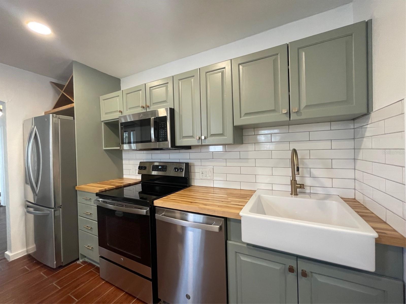 4221 BURLINGTON AVE N, ST PETERSBURG, FL, 33713